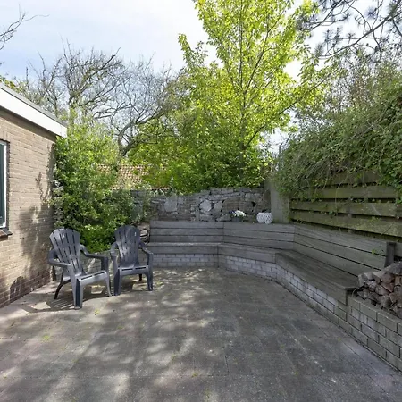 Vibrant With Garden Holiday home