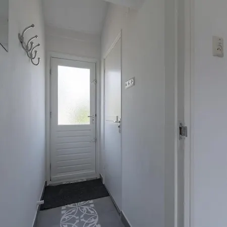 Vibrant With Garden Holiday home *