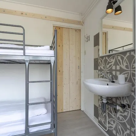 Vibrant With Garden Holiday home *