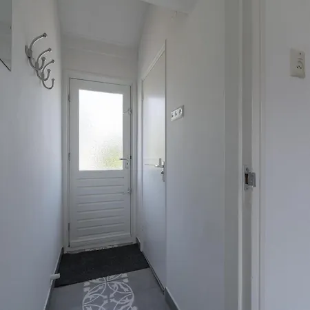 Vibrant With Garden Holiday home *
